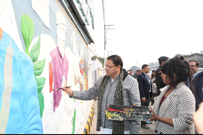 सड़क चौड़ीकरण और सौंदर्यकरण का मुख्यमंत्री पुष्कर धामी ने किया निरीक्षण