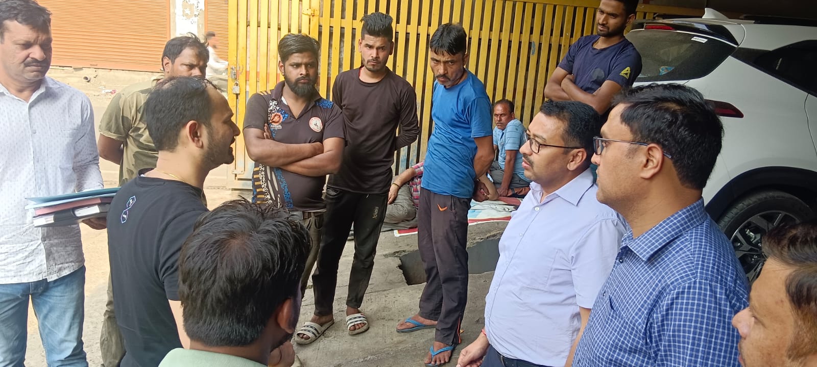 उत्तराखंड: पेयजल किल्लत के चलते सिटी मजिस्ट्रेट ने वाशिंग सेंटरों का किया निरीक्षण, निर्माणाधीन भवन का रुकवाया काम