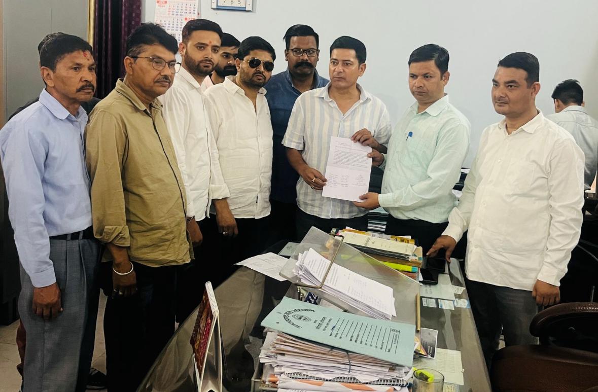 उत्तराखंड हल्द्वानी: गर्मी बढ़ते ही बड़ी पेयजल किल्लत, लामाचौड़ में पानी का टैंकर खरीदने को मजबूर हो रहे लोग, 15 दिन में समस्या का निदान ना होने पर उग्र आंदोलन की चेतावनी