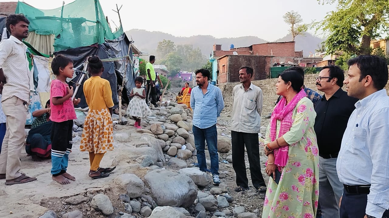 उत्तराखंड हल्द्वानी: उप जिलाधिकारी और नगर आयुक्त ने रकसिया नाले का किया निरीक्षण,सफाई एवं सुधार कार्य जल्द पूरा करने के निर्देश