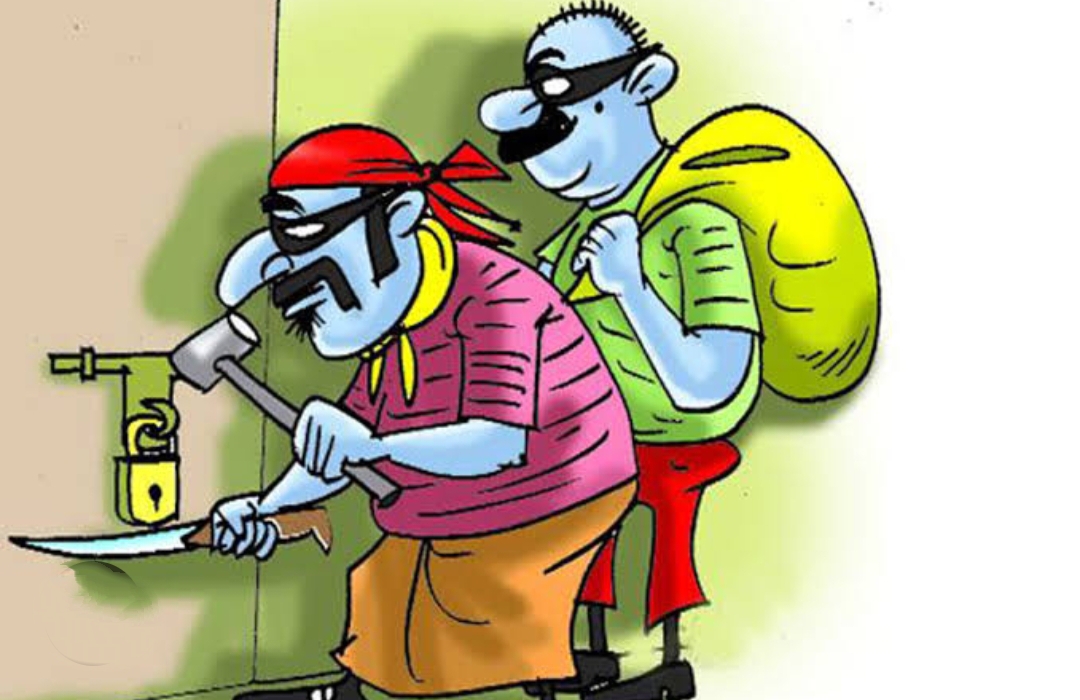 उत्तराखंड हल्द्वानी: घर का ताला तोड़ रहे तीन चोर दबोचे,एक फरार..