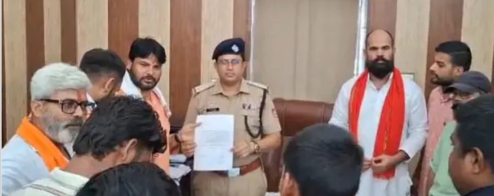 उत्तराखंड: गाय के साथ दुष्कर्म करने का सीसीटीवी फुटेज आया सामने, हिंदू संगठनों ने पुलिस से की कड़ी कार्रवाई की मांग……