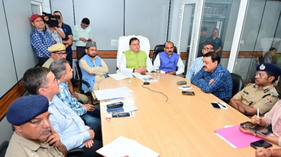 उत्तराखंड: उत्तरकाशी आपदा कंट्रोल रूम पहुंचे मुख्यमंत्री धामी, राहत-बचाव कार्य को सर्वोच्च प्राथमिकता देने के निर्देश…..