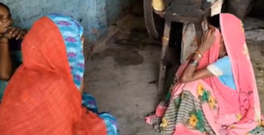 उत्तरप्रदेश:-नीला ड्रम फिर बना सनसनी, पति का नमक लगा शव बरामद, बच्चों संग पत्नी गायब…….