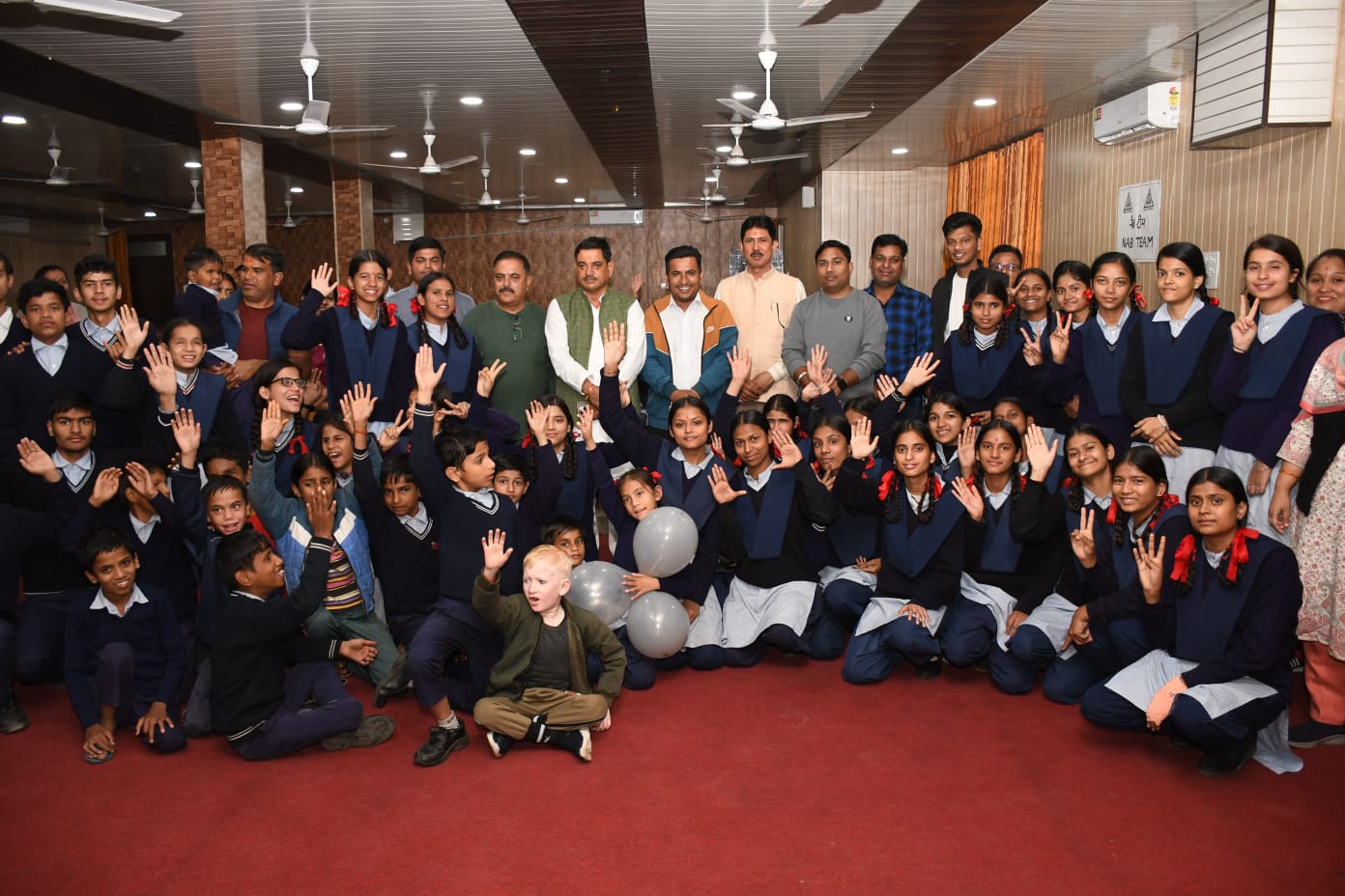 उत्तराखंडलालकुआं:- दृष्टिबाधित बच्चों संग मनाया दुग्ध विकास मंत्री सौरभ बहुगुणा का जन्मदिन, मिठाई और उपहार पाकर खिले बच्चों के चेहरे….