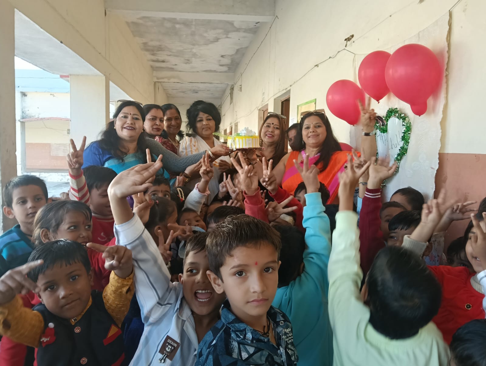 उत्तराखंडहल्द्वानी:- देखें Video- लीनस क्लब ने स्कूली बच्चों के साथ मनाया बाल दिवस, मिष्ठान और पाठ्य सामग्री प्रकार खिले बच्चों के चेहरे…..