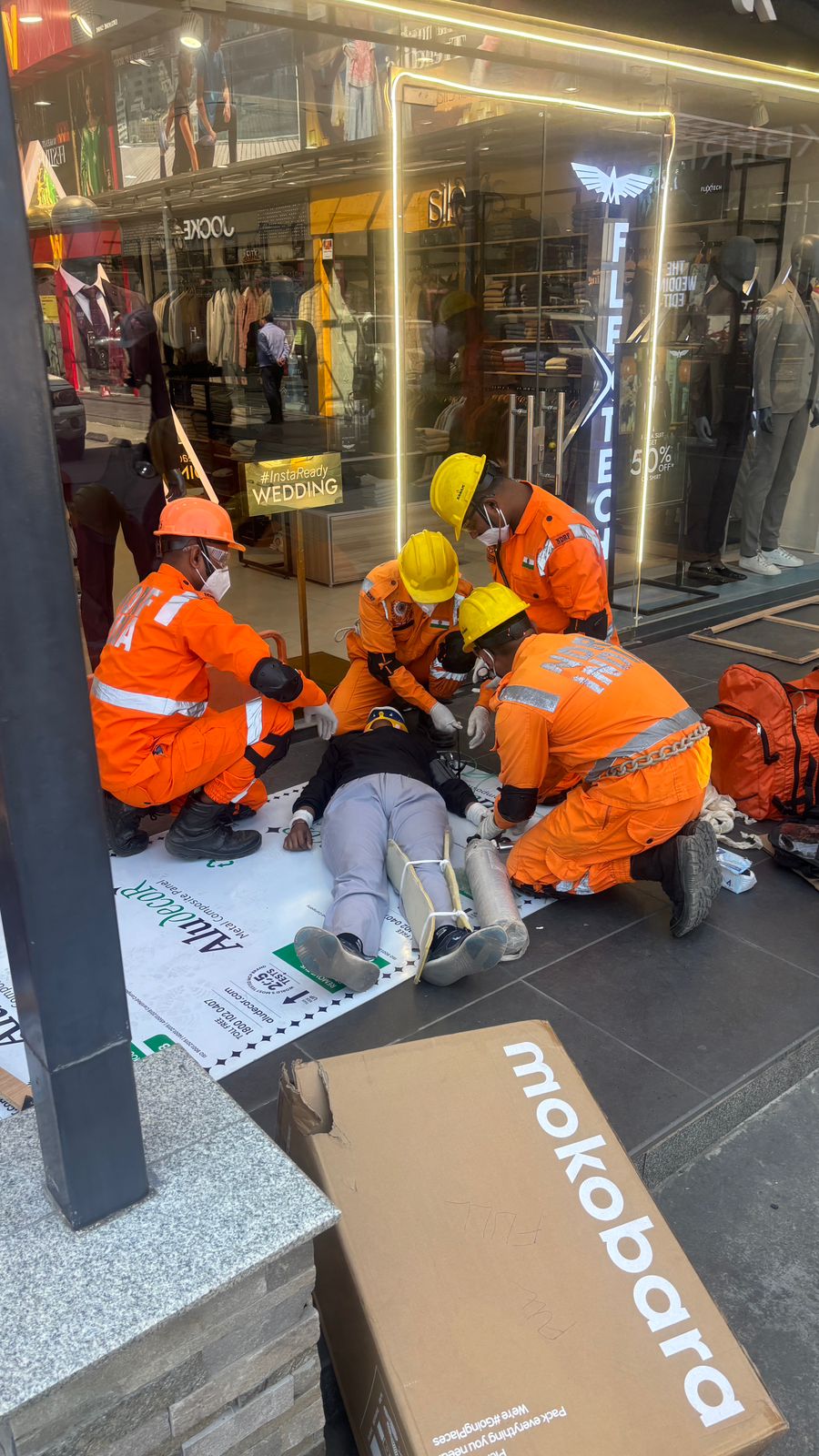 उत्तराखंडहल्द्वानी:- मॉकड्रिल: देखें Video- भूकंप से कांपी धरती,काम्पलैक्स में गिरी इमारत 18 घायल, वायलर में आई दरार से ज्वलनशील के रिसाव में 12 झुलसे…….