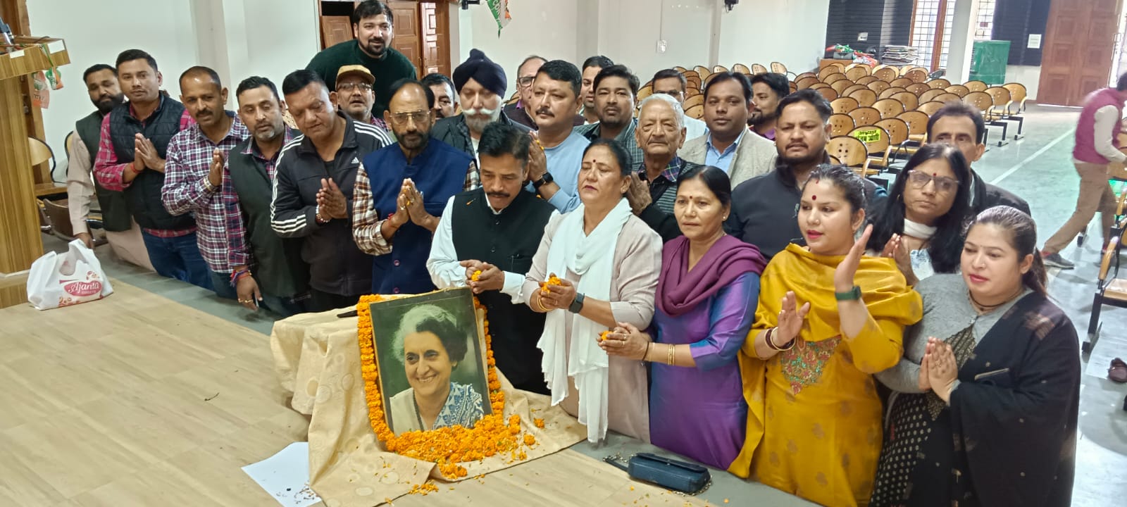 उत्तराखंडहल्द्वानी। जन्मदिवस पर आयरन लेडी इंदिरा गांधी को किया याद, चित्र पर पुष्प अर्पित कर दी श्रद्धांजलि…….. 