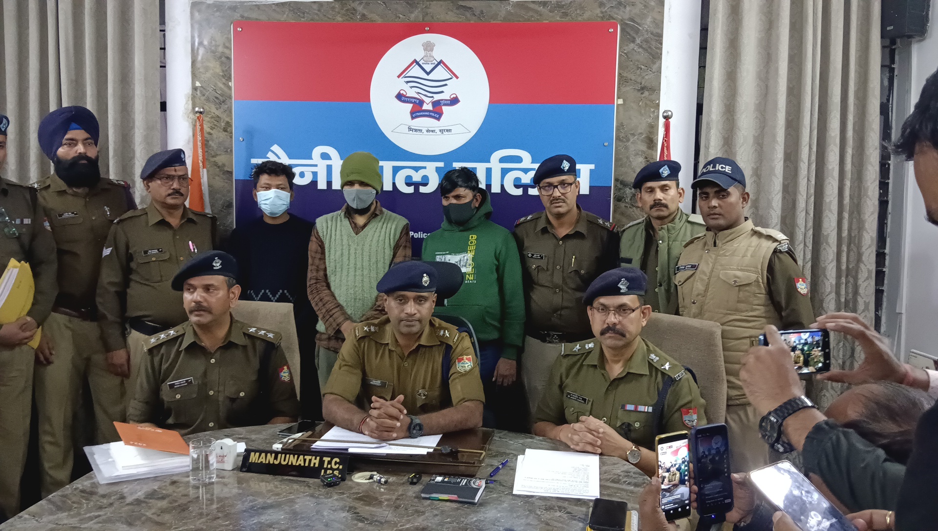 उत्तराखंडहल्द्वानी:- फर्जी स्थाई निवास बनाए जाने के मामले का SSP ने किया खुलासा, प्रकरण में यूपीसीएल कर्मी भी था शामिल…….. 