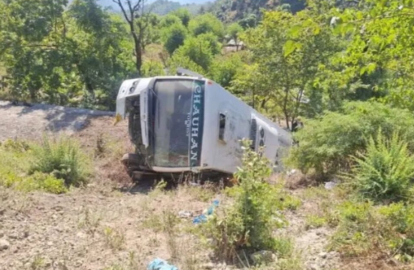 उत्तराखंडटिहरी। खाई में समाई तीर्थ यात्रियों से भरी बस, पांच की मौत कई घायल…….