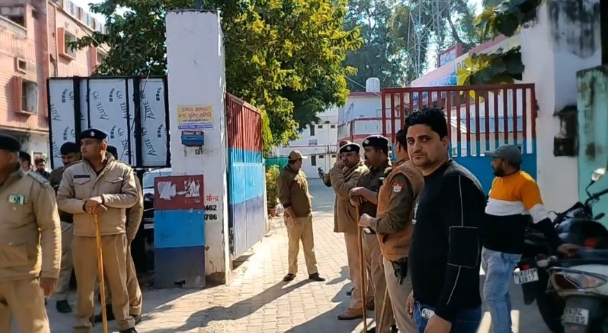 उत्तराखंडनैनीताल:- मांस प्रकरण के मुख्य आरोपी मदन जोशी ने किया आत्मसमर्पण, कोतवाली में भारी पुलिस बल तैनात……..