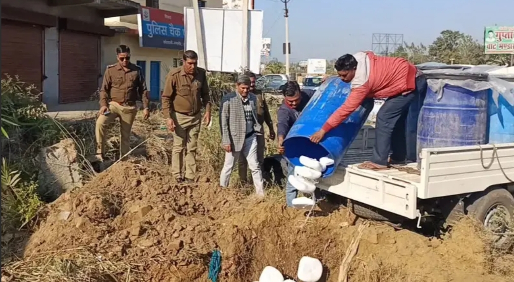 उत्तराखंडहरिद्वार:- साहलग सीजन में मिलावटखोर सक्रिय, पुलिस की सक्रियता से पकड़ा गया 700 किलो नकली पनीर, चालक गिरफ्तार………….