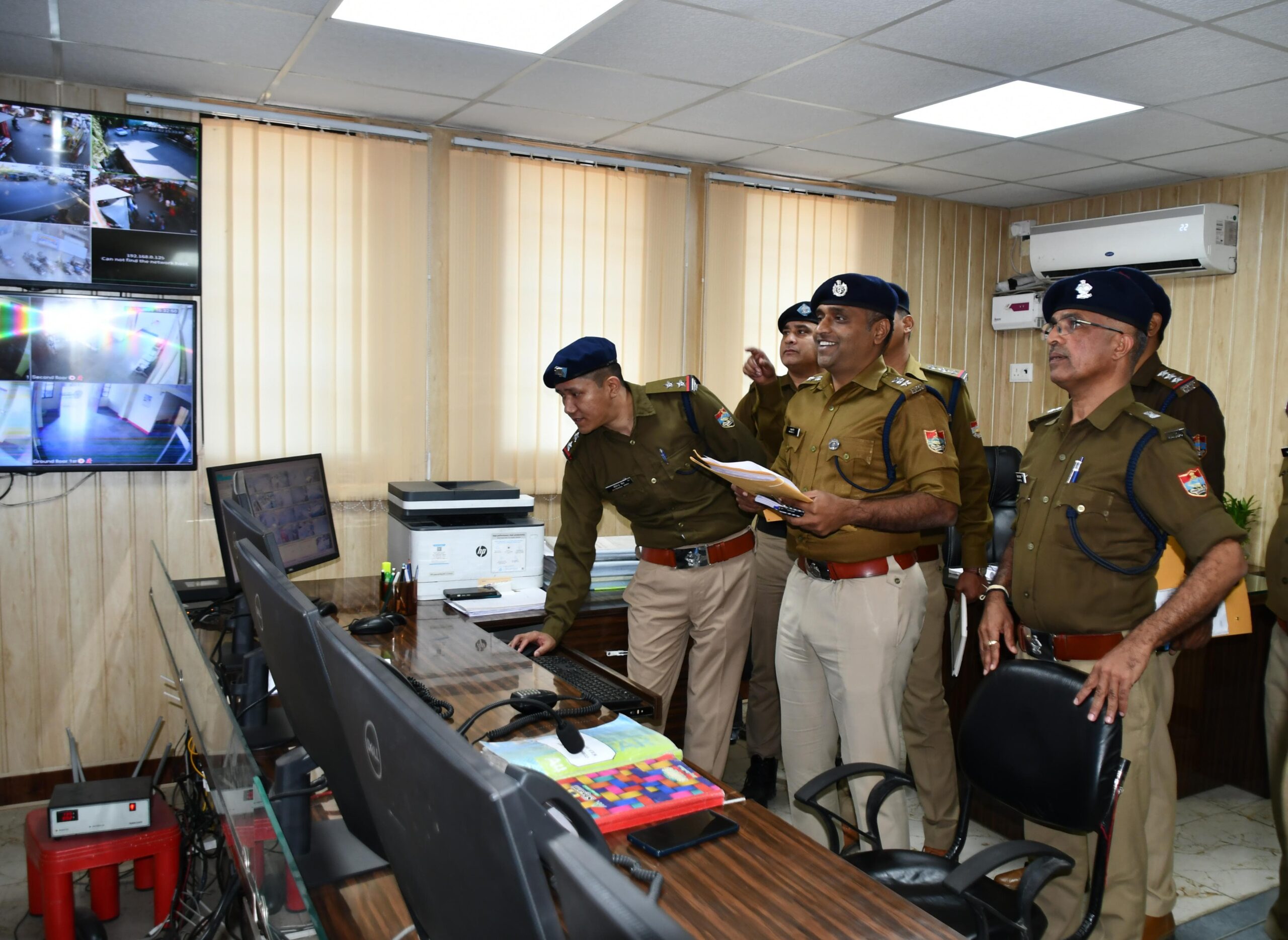 उत्तराखंडहल्द्वानी:- SSP NAINITAL ने किया CCTV कंट्रोल रूम का निरीक्षण, तीसरी आंख से लिया शहर का जायजा,एसपी संचार को दिए निर्देश…….