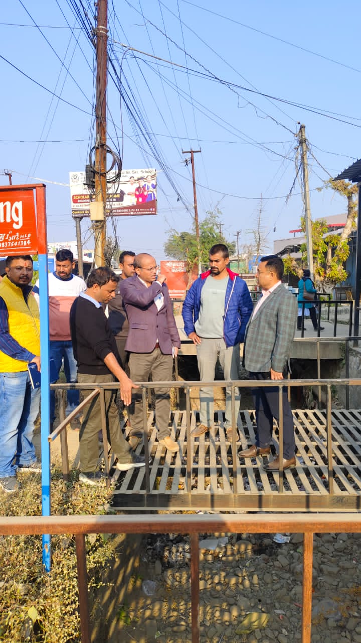 उत्तराखंडहल्द्वानी:- नगर आयुक्त ने UUSDA के अधिकारियों के साथ रकसिया नाले का किया निरीक्षण….