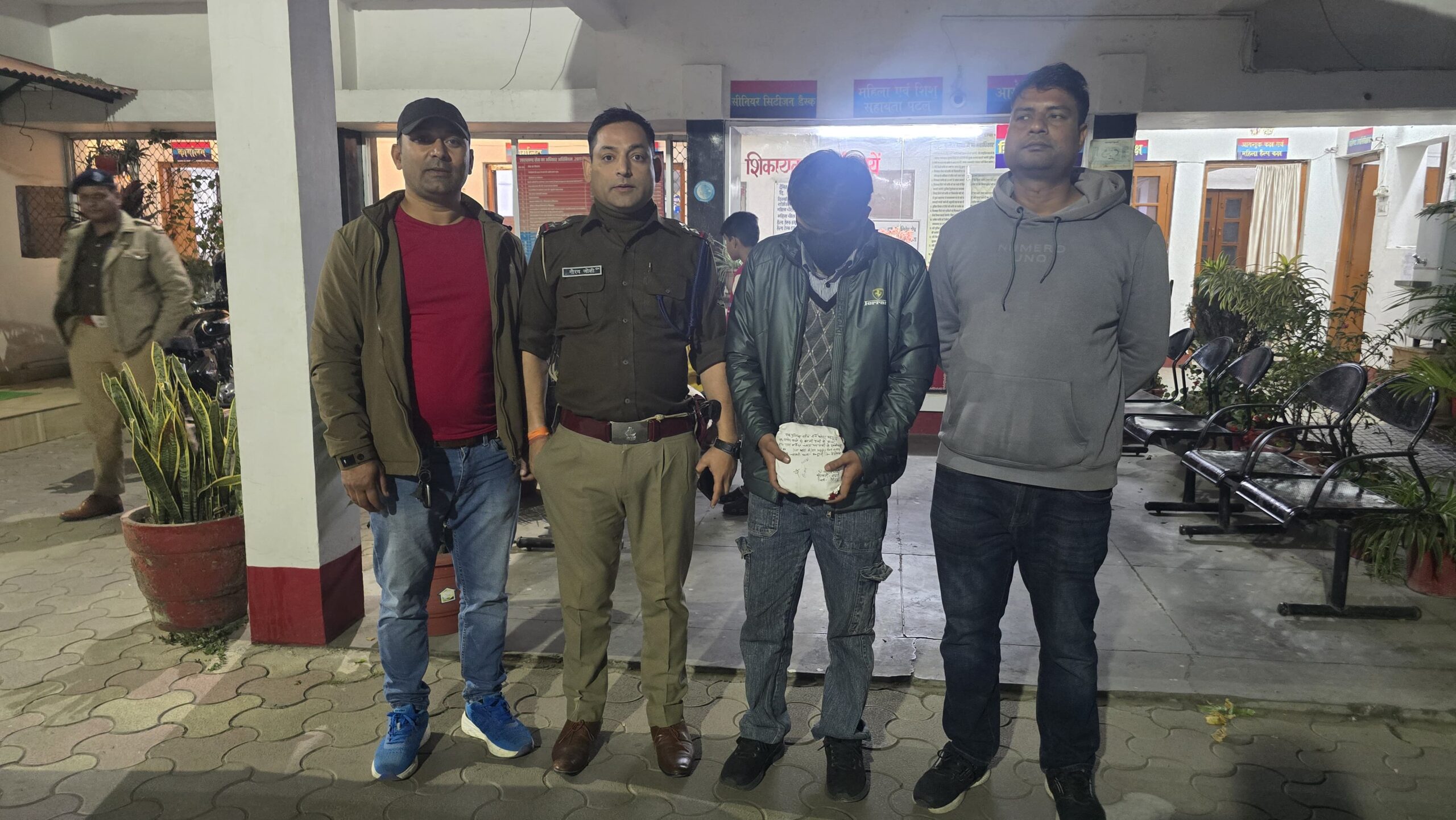 उत्तराखंडहल्द्वानी:- पुलिस का नशे पर प्रहार, 896 ग्राम चरस के साथ दुकानदार गिरफ्तार…….