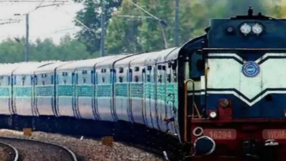 बड़ी खबर:- अब रेल यात्रा होगी और महंगी, रेलवे ने लिया किराए की दरों में वृद्धि का निर्णय…..