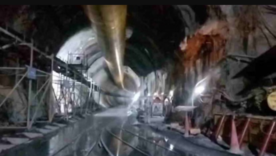 चमोली में भीषण हादसा, सुरंग के भीतर दो लोको ट्रेनों की भिड़ंत में 60 मजदूर घायल…..