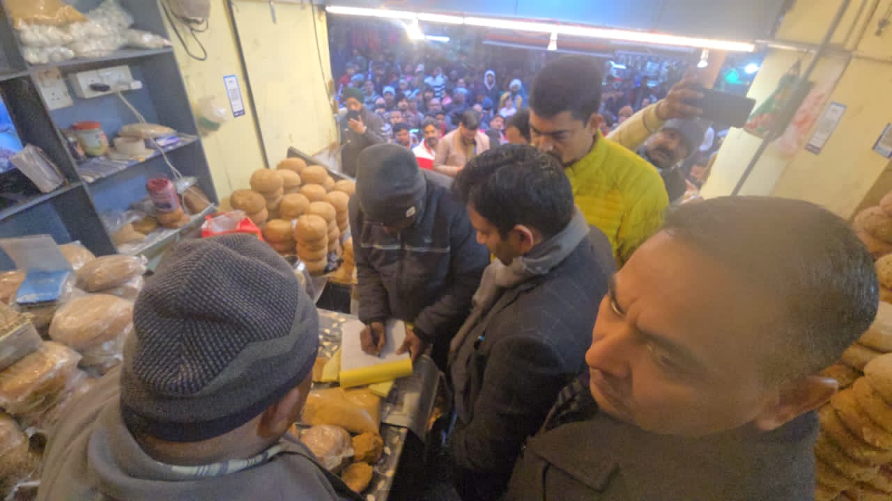 देखें Video- अतिक्रमण के खिलाफ चला अभियान,₹14000 की चालानी कार्रवाई, दो ट्राली सामान जप्त…..