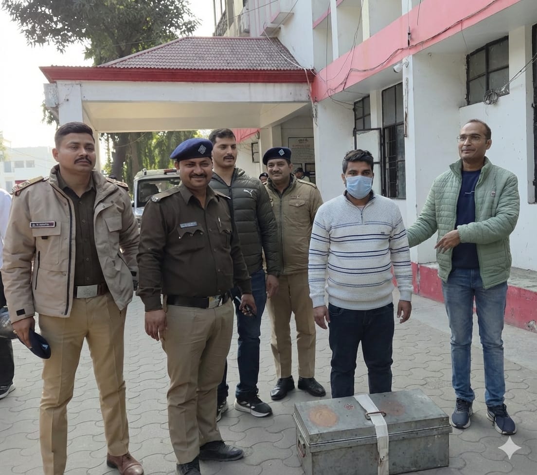 दिन दहाड़े हुई चोरी का पुलिस ने किया खुलासा,चोरी के जेवरात और नगदी से भरा बॉक्स बरामद….