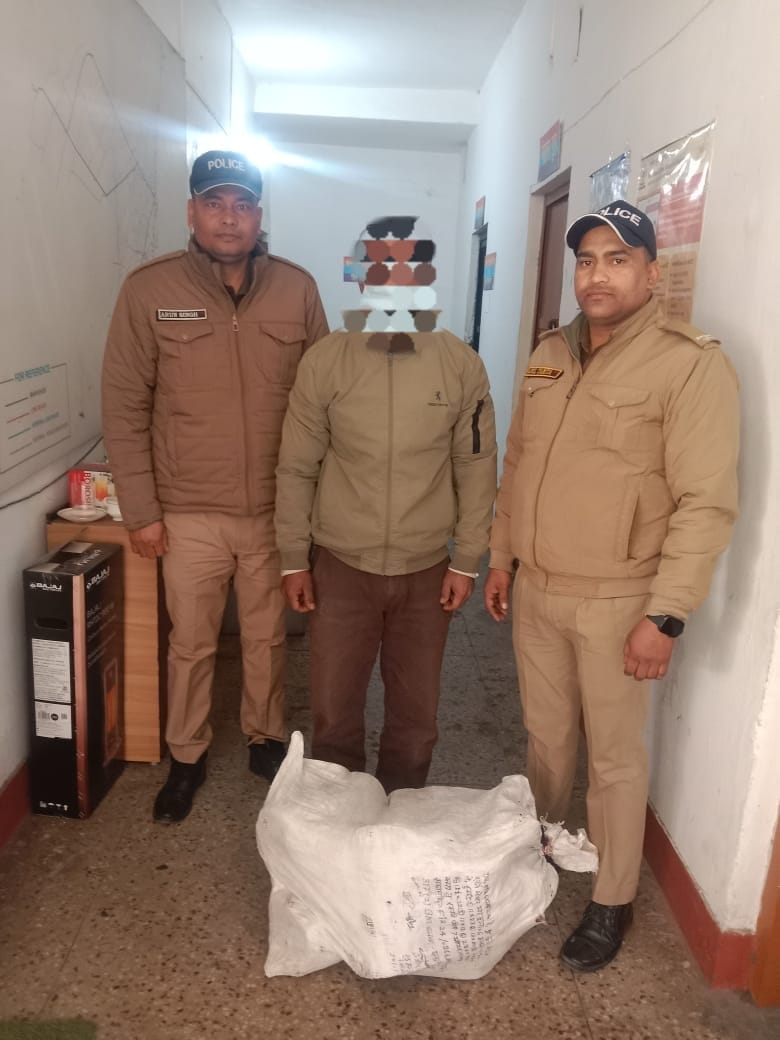 पुलिस के हत्थे चढ़ा, गांधी नगर का चंदन तस्कर इंद्रजीत…….