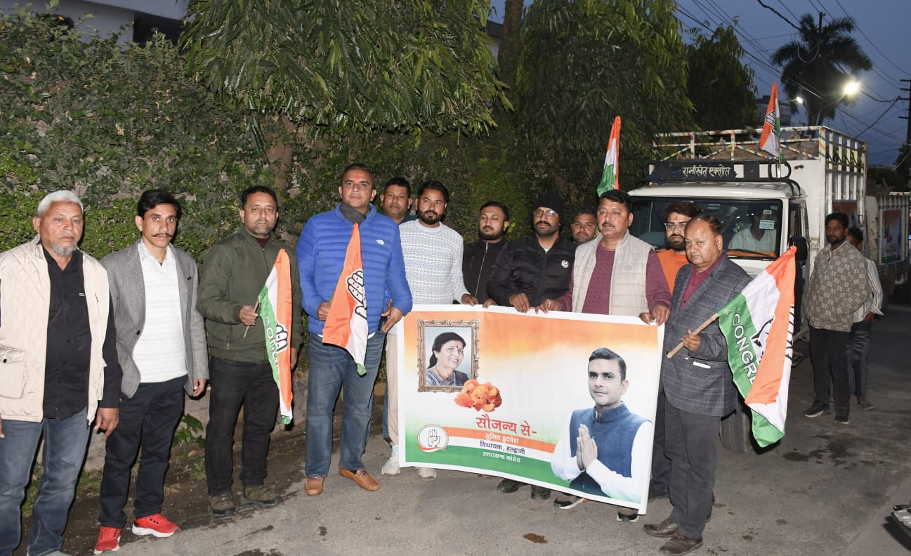 विधायक सुमित का शानदार प्रयास, अलाव के लिए जलौनी लकड़ी से भरी गाड़ियों को किया रवाना….. 