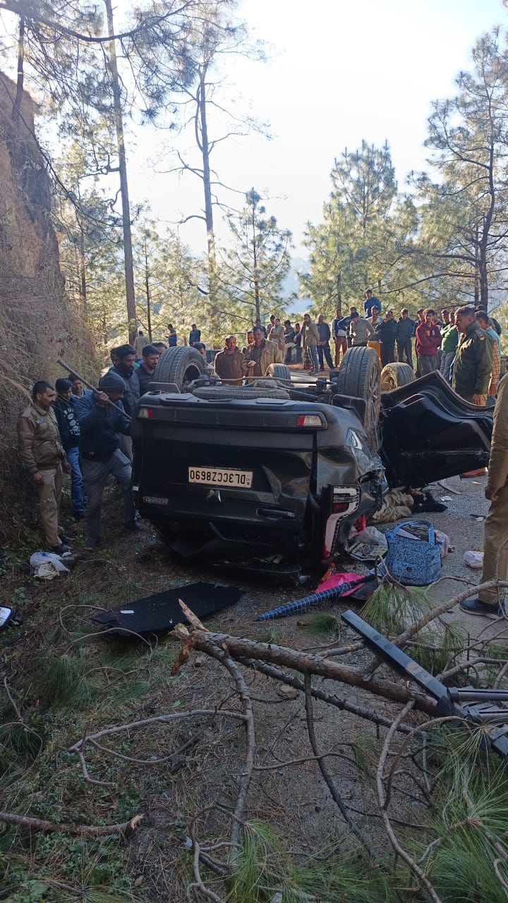 60 मीटर नीचे गिरी पर्यटकों की स्कॉर्पियो, दो की मौत एक घायल..देखें Video..