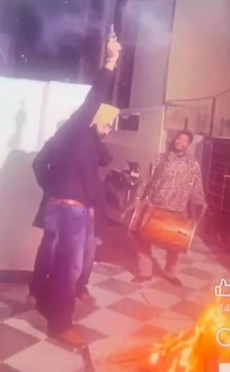 हर्ष फायरिंग पर कार्रवाई,आरोपी जसमीत सिंह गिरफ्तार। देखें – Video 