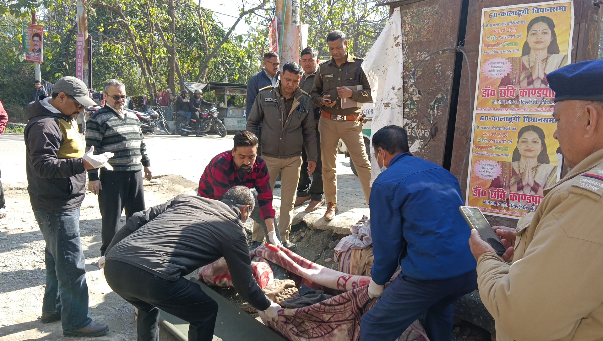 सुशीला तिवारी अस्पताल के निकट मिला अधेड़ का शव, ठंड से मौत की आशंका…….