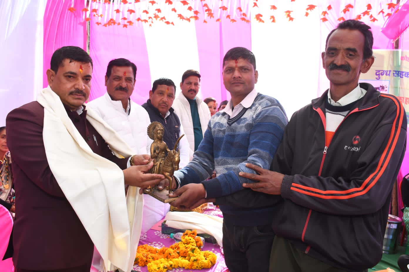 नैनीताल दुग्ध संघ ने किया गोष्ठी का आयोजन, दुग्ध उत्पादकों को आत्मनिर्भर बनाना उद्देश्य….