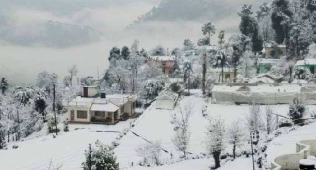 बारिश से बड़ी ठंड, इन जिलों के ऊंचाई वाले क्षेत्रों में आज बर्फबारी के आसार