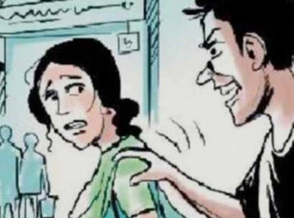 शादी से इनकार करने पर,युवती पर पत्थर से जानलेवा हमला……