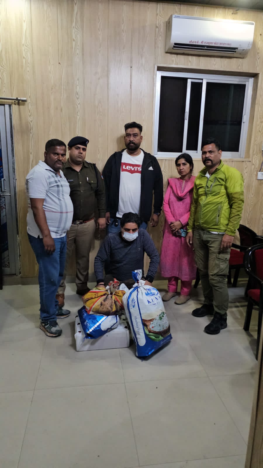 मेडिकल स्टोर की आड़ में चल रहे नशे के व्यापार का भंडाफोड़, 2026 की अब तक की सबसे बड़ी नशीली दवाओं की खेप बरामद…..