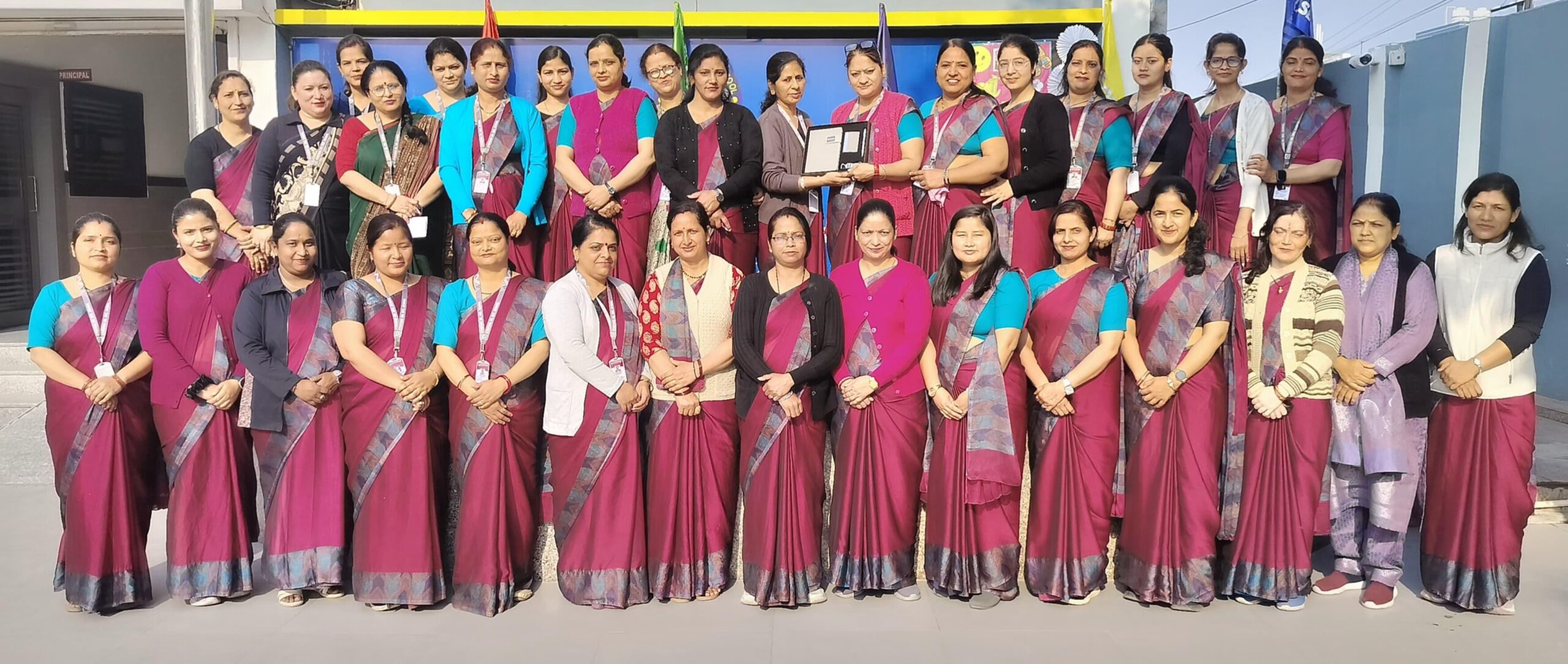 सिंथिया स्कूल में धूम-धाम से मनाया गया महिला दिवस, वरिष्ठ शिक्षिकाओं को किया गया सम्मानित…..