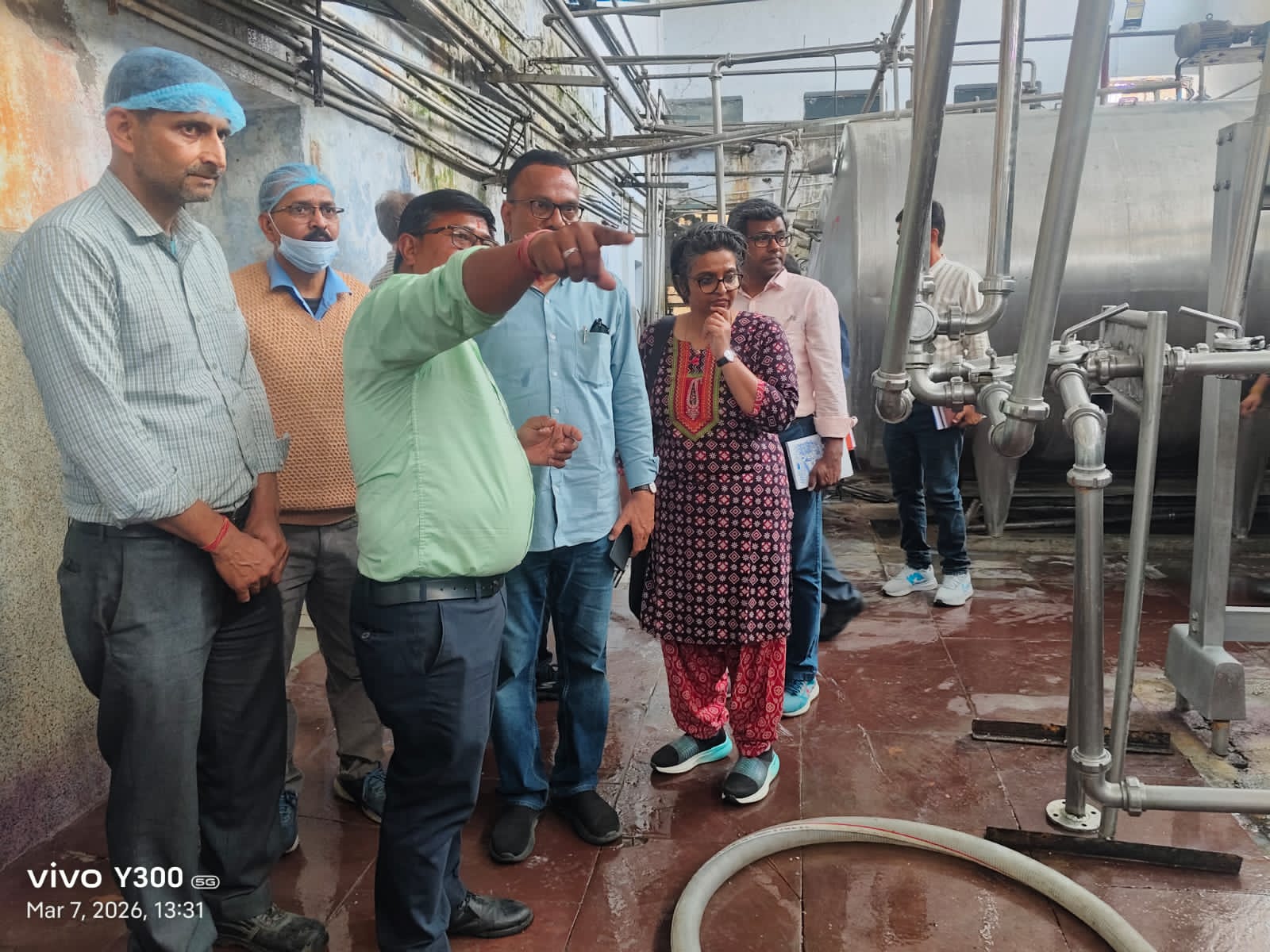 लालकुआं डेयरी प्लांट का दौरा कर गदगद हुए विदेशी मेहमान,आधुनिक व्यवस्थाओं की कि सराहना…