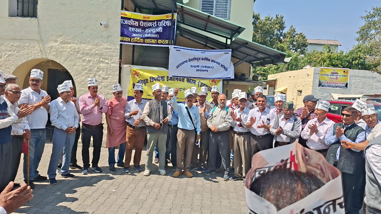 पेंशनर्स ने एसडीएम कोर्ट में किया प्रदर्शन, सिटी मजिस्ट्रेट को सौंपा ज्ञापन….