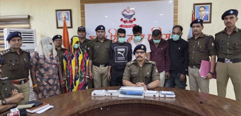 महिलाओं के जरिए फंसाकर ब्लैकमेलिंग करने वाले गैंग का भंडाफोड़,6 शातिर गिरफ्तार….