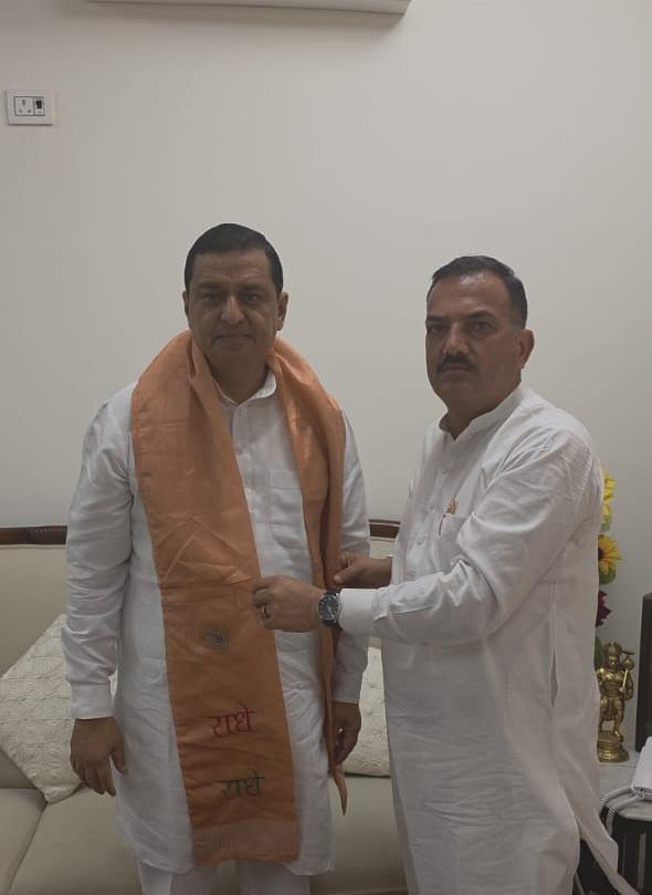 राकेश नैनवाल के प्रयास से अब रामनगर में रुकेगी दिल्ली एक्सप्रेस ट्रेन, सांसद अनिल बलूनी का जताया आभार….