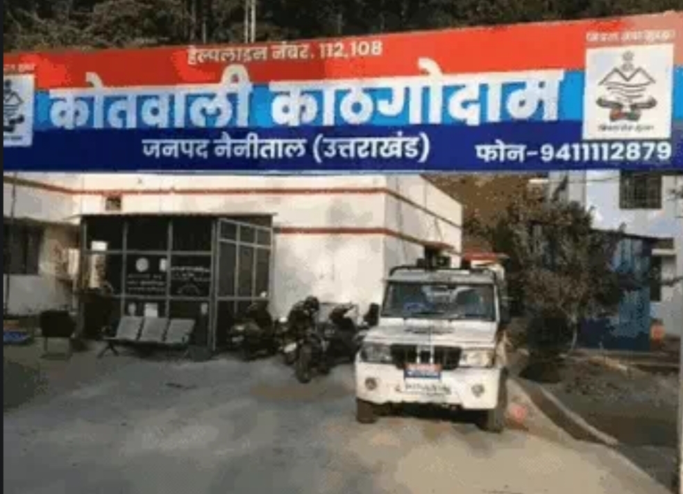 ऑटो सवार मां के हाथों से फिसली मासूम,मौत…..