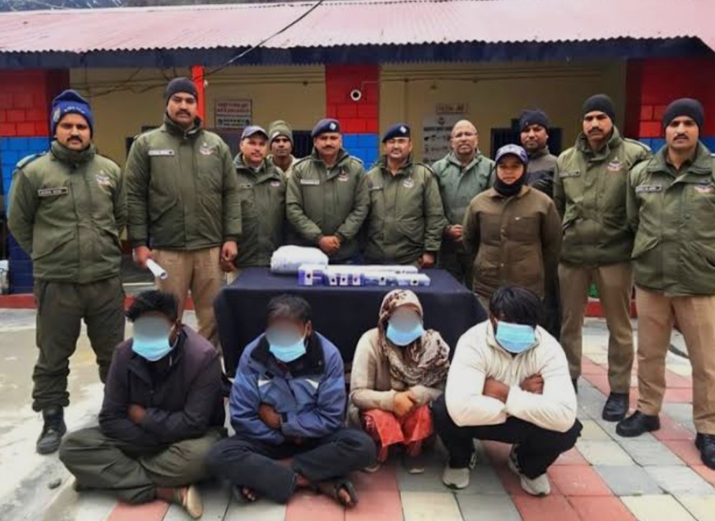 Chardham Yatra 2026: श्रद्धालुओं के मोबाइल चुराने वाले अंतर्राज्यीय गिरोह का पर्दाफाश, 4 शातिर गिरफ्तार…..