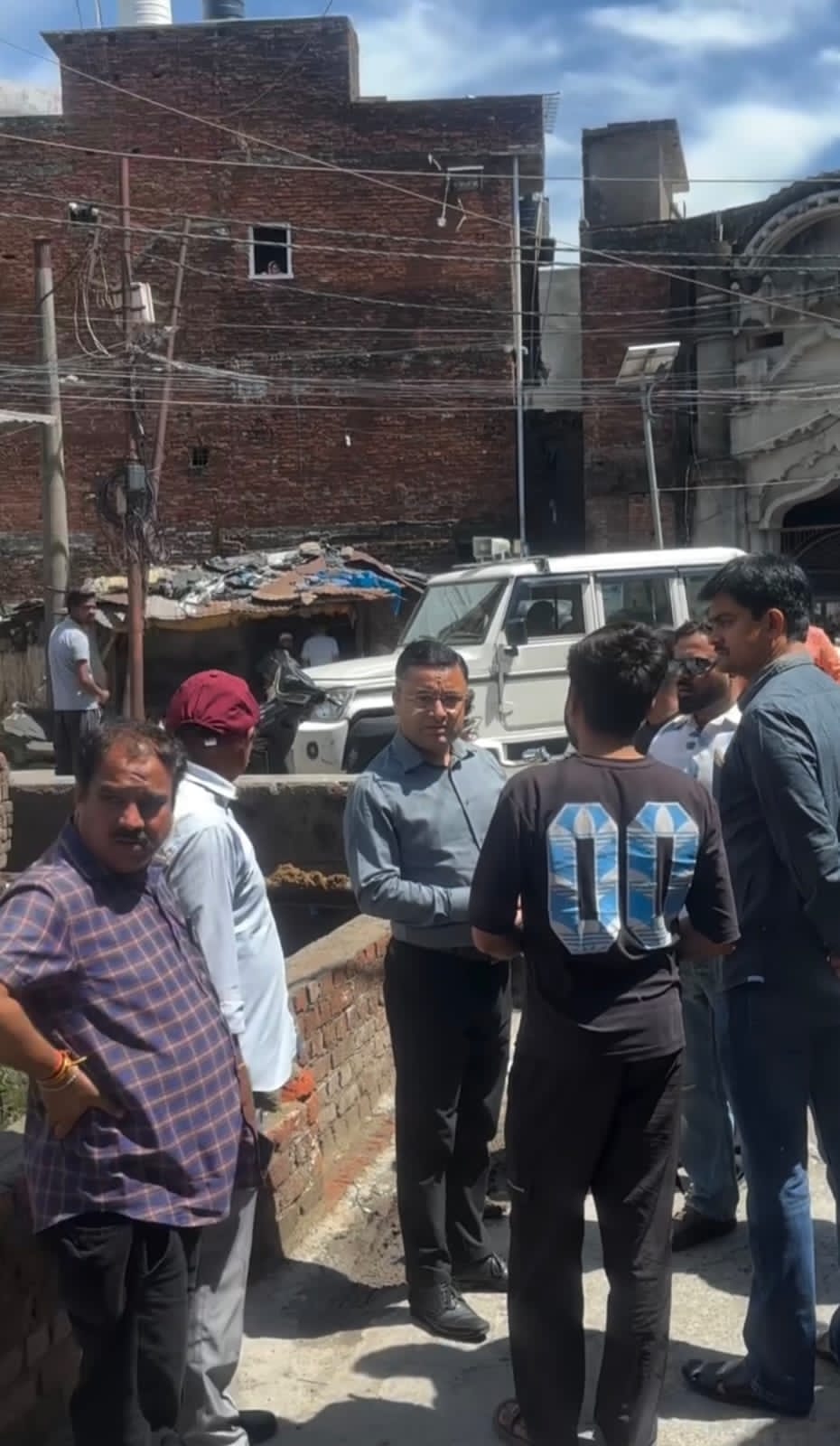 बनभूलपुरा में नाले पर अतिक्रमण कर पक्का निर्माण किए जाने की साजिश पर नगर निगम सख्त, रुकवाया निर्माण कार्य…..