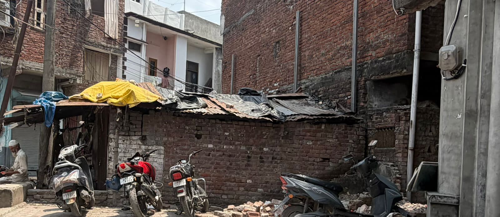 बनभूलपुरा में नाले पर अतिक्रमण कर पक्का निर्माण किए जाने की साजिश पर नगर निगम सख्त, रुकवाया निर्माण कार्य…..