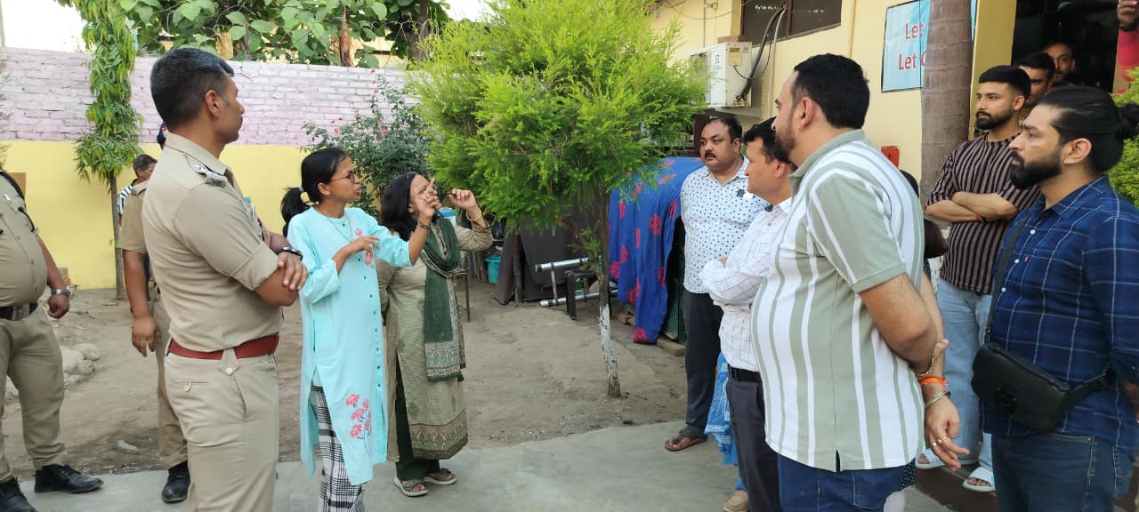 नशामुक्ति केन्द्र के निरीक्षण के दौरान मिली भारी अनियमिताएं, एसडीएम मोनिका ने दिए सख्त निर्देश….. 