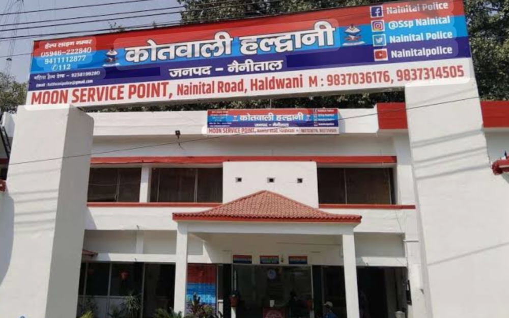 बाइक हटाने को लेकर हुआ विवाद, दबंग बाप-बेटे ने दवा व्यापारी को पीटा,कान की बाली लूटने का भी आरोप…