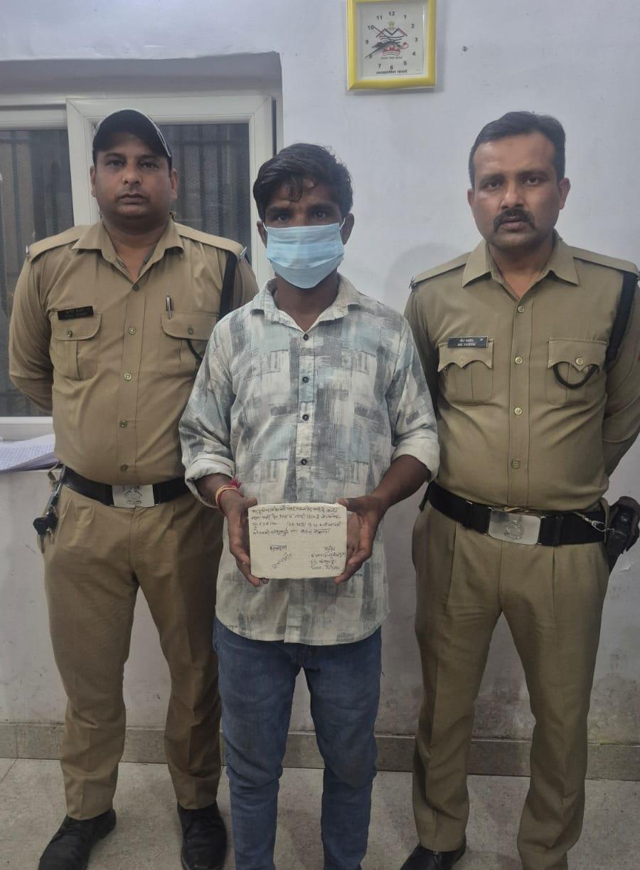 सट्टा खिलाते हुए सलमान गिरफ्तार, नकदी एवं सट्टा सामग्री बरामद…..