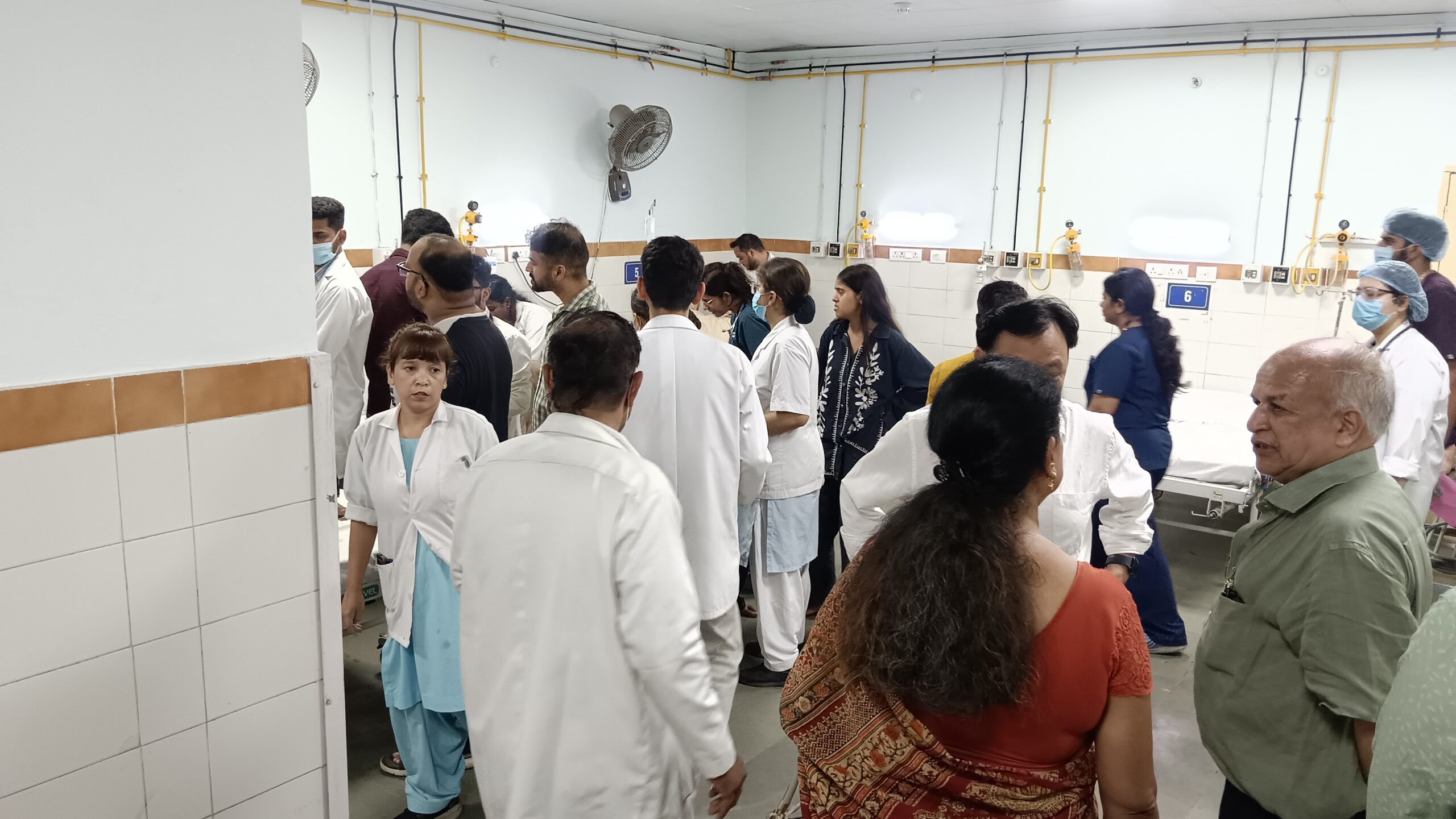 कालाढूंगी नैनीताल मार्ग पर गहरी खाई में गिरी यात्रियों से भरी टेंपो ट्रैवलर, दो की मौत कई घायल……