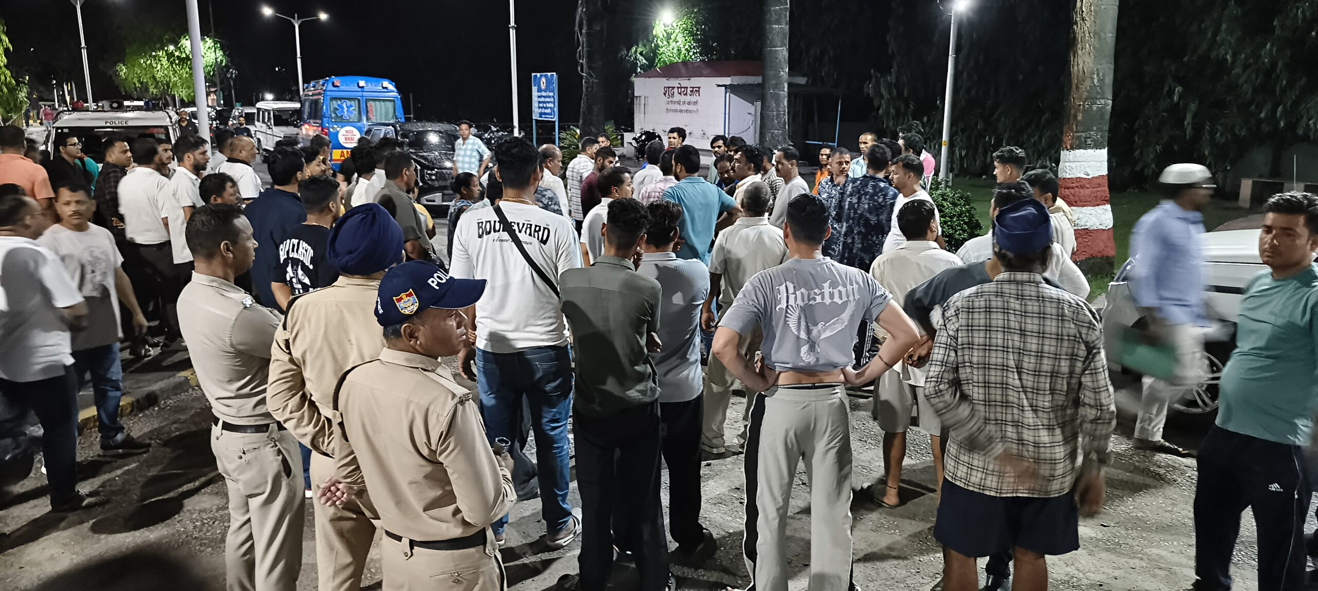 पानी के टैंक का ढोला खोलने उतरे दो सगे भाइयों और मां की दम घुटने से मौत…..