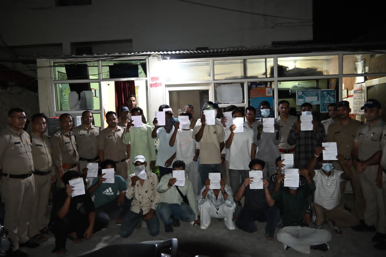 पीली कोठी चौराहे पर आतंक मचाने वाले 20 को पुलिस ने दबोचा……… 