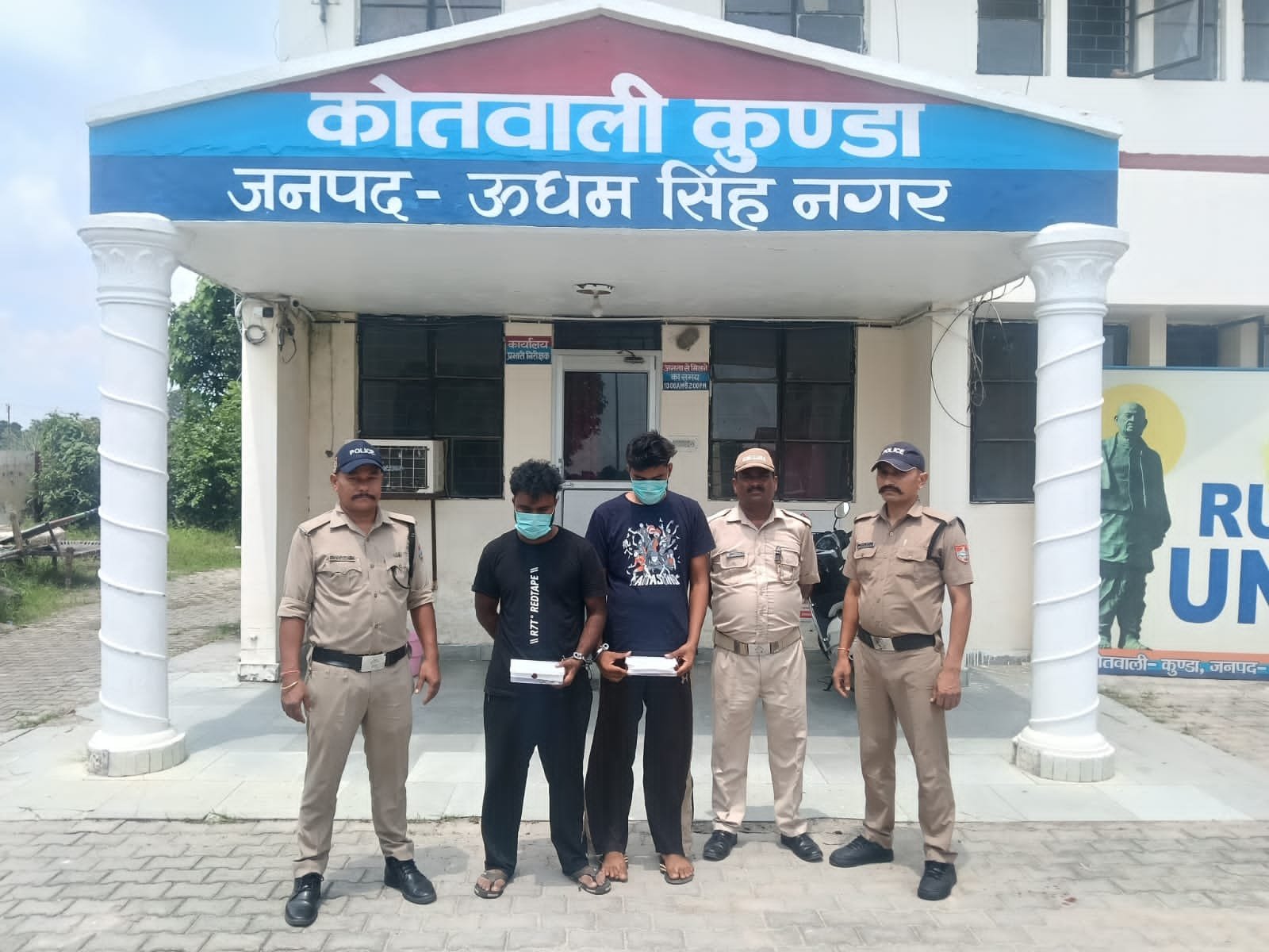 दिनदहाड़े घर में घुसकर जेवरात चोरी करने वाले दो शातिर गिरफ्तार…..