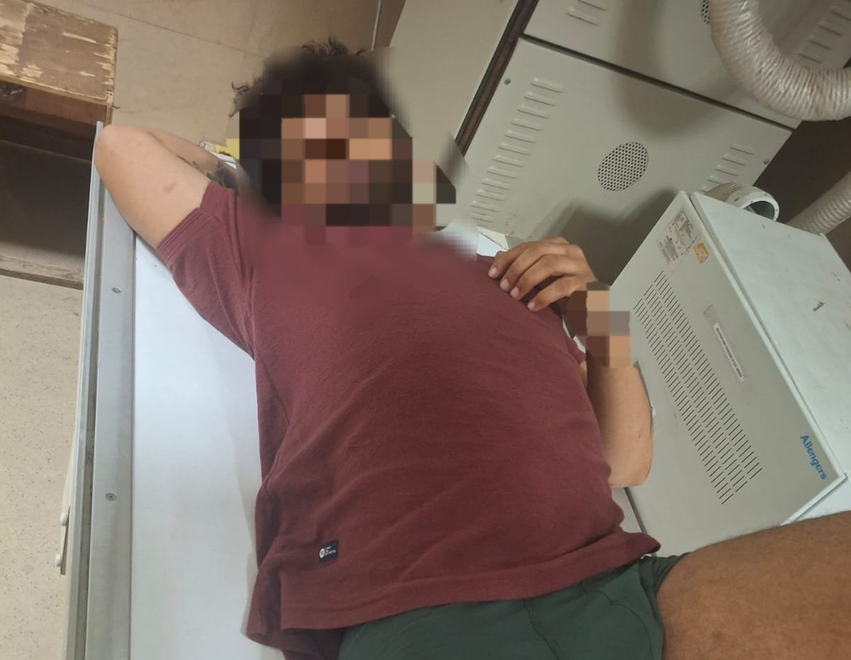 पुलिस को देखते ही गैंगस्टर ने बरसाईं गोलियां, जवाबी फायरिंग में पैर में लगी गोली, गिरफ्तार….