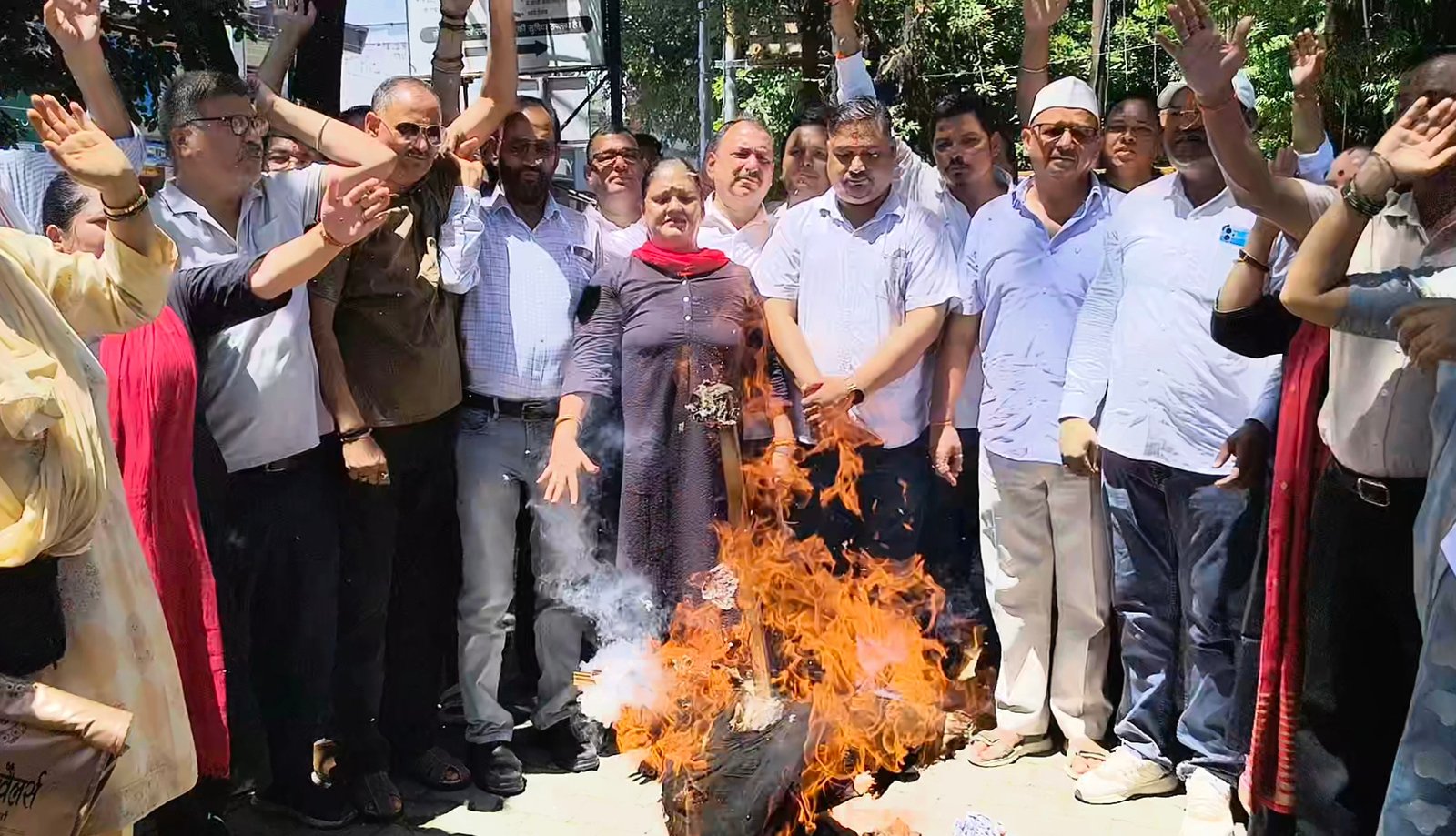 खड़गे की सभा के बाद ‘शुद्धिकरण’ पर सियासी संग्राम…..